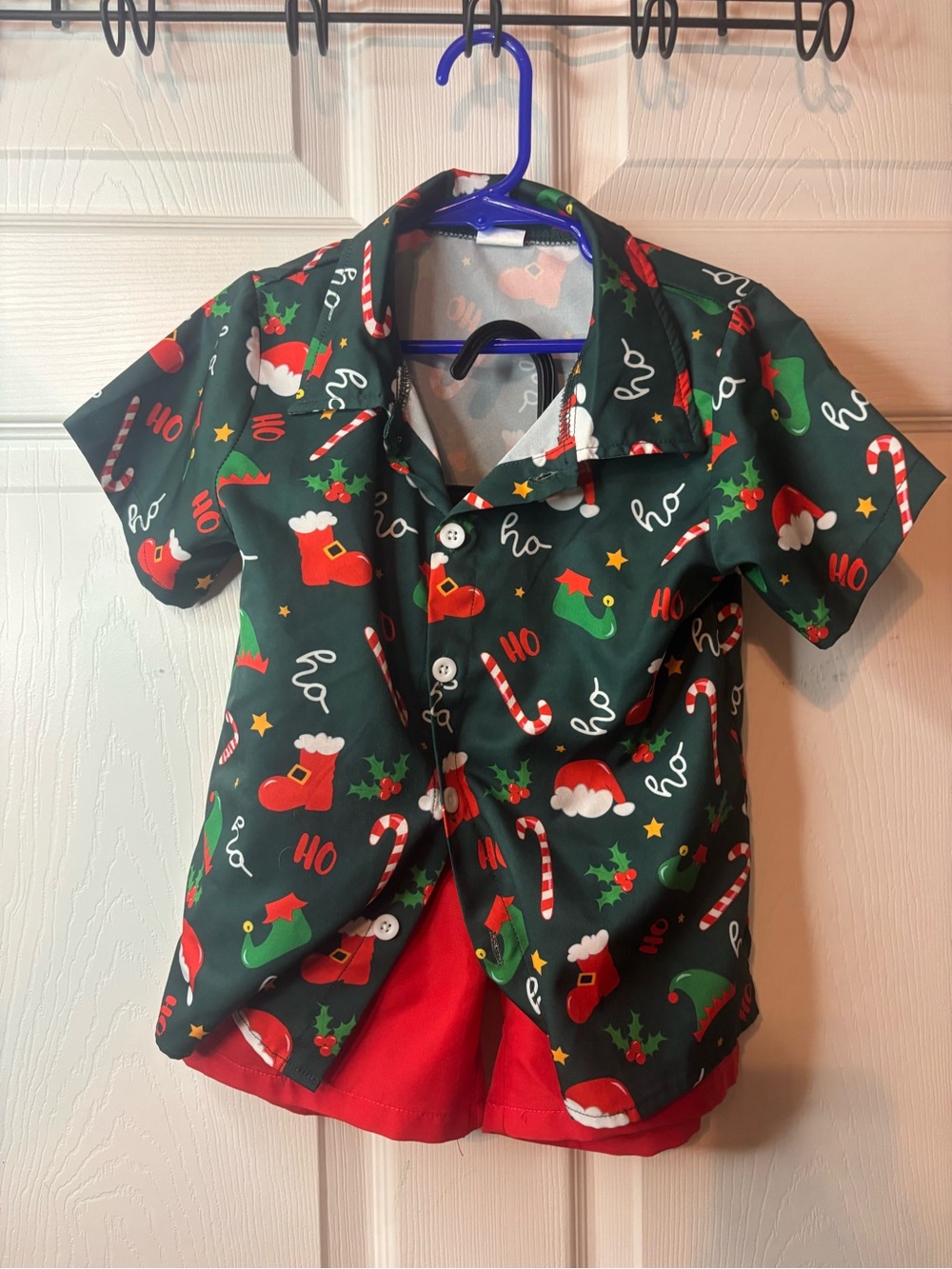 Kids' Green Holiday Button-Down Shirt with Festive Print
